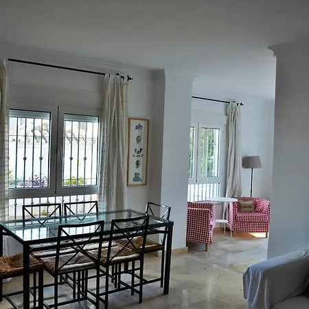 Las Golondrinas Apartment *