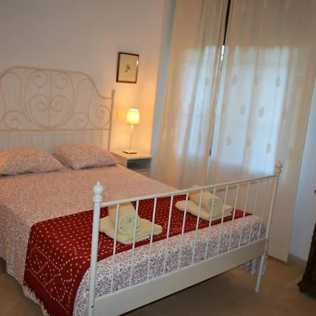 Las Golondrinas Apartment *